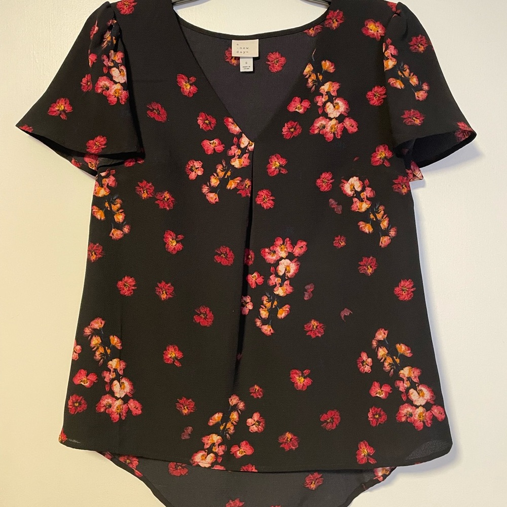 A New Day Short Sleeve Floral Blouse- Black